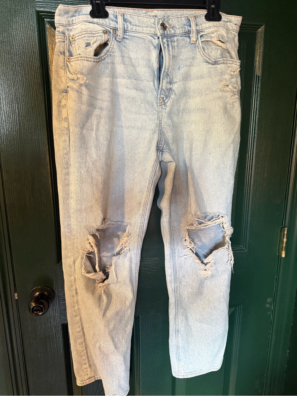 Light Wash Distressed Women’s Jeans